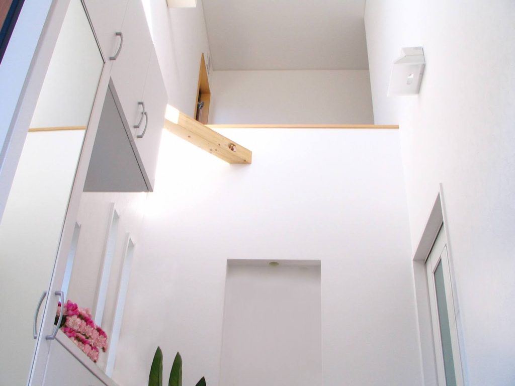 吹き抜けでも暖かい家にするには？湘南の気候に合わせた暖房と設計の工夫